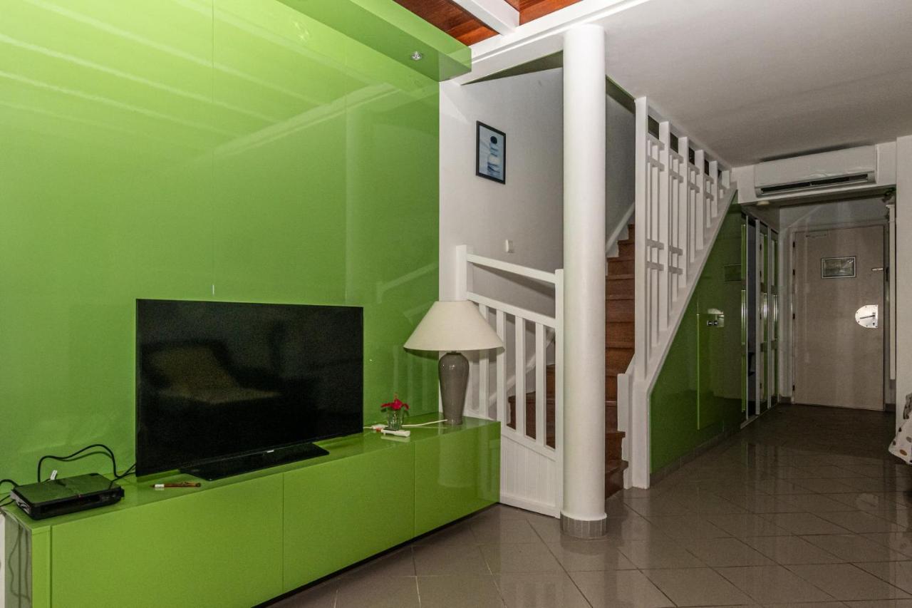 En Duplex , Face A La Appartement